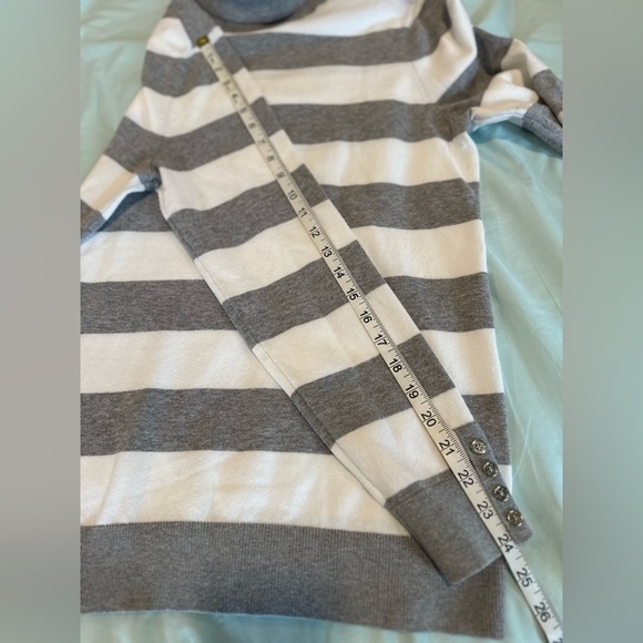 Tommy Hilfiger Women’s Large Grey & White Striped Turtleneck Long Sleeve Top. - Picture 5 of 11